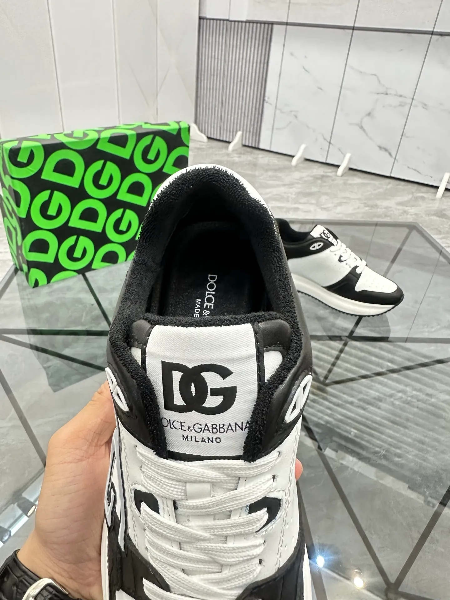 Men's shoes: 💰P500¥ Product trademark: DG "Dolce & Gabbana*" low-top sneakers Regular size: 38-44 (can be customized to 45.46.) Product materials: Upper imported cowhide stitching original material, breathable lining, original outsole. Number: 803